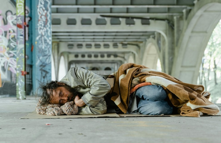 Quali sono i Paesi dell'Unione Europea con il maggior numero di persone in povertà assoluta?